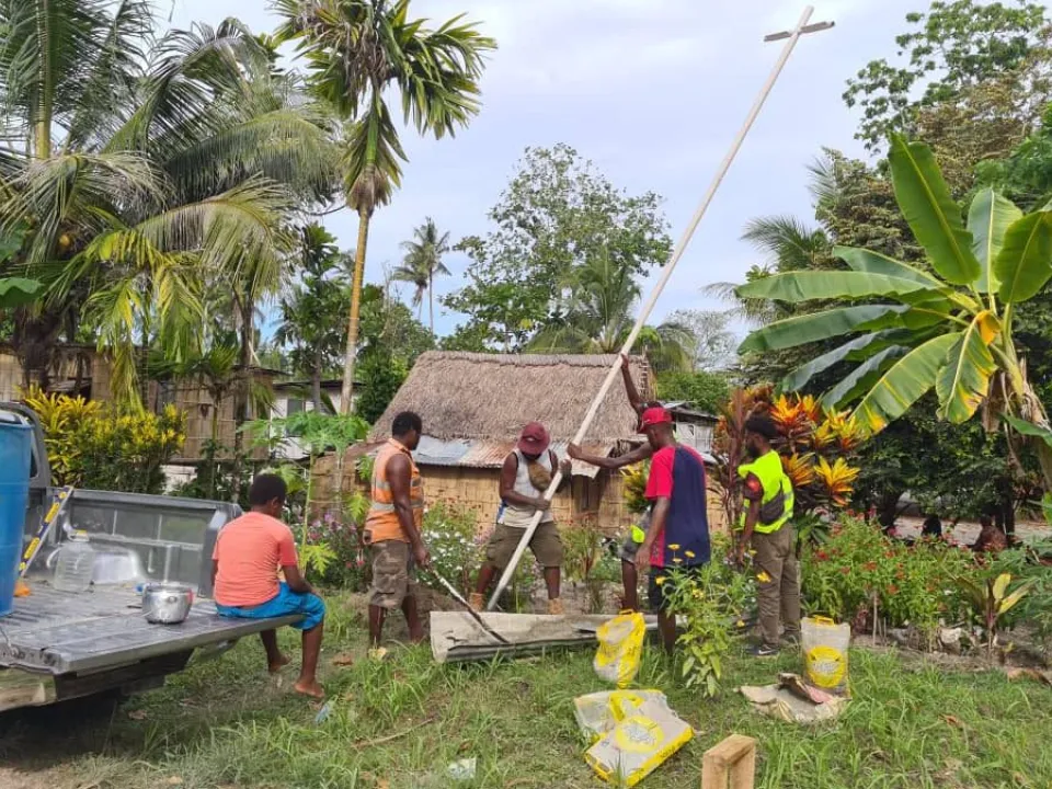 Iola-Tamtu-Energy-for-all-solar-light-project-in-New-Ireland-province